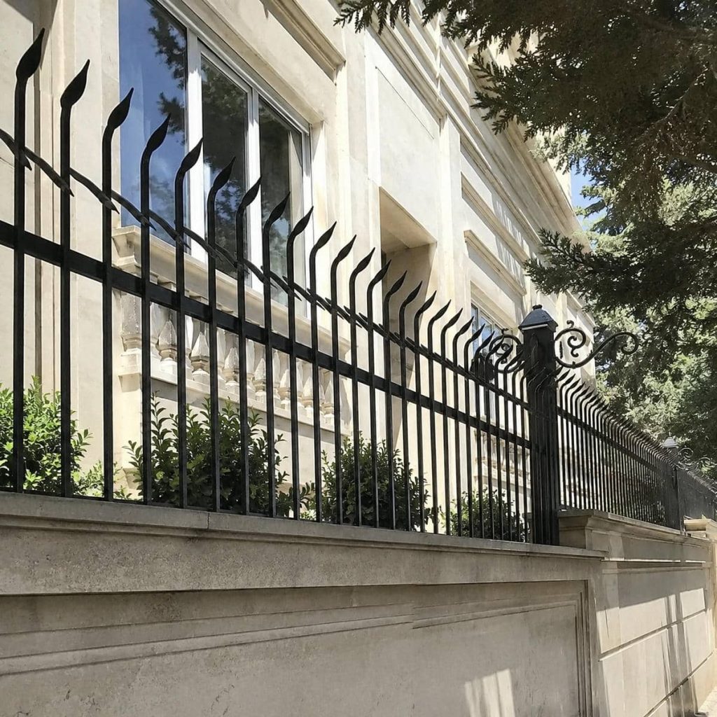 قیمت حفاظ بالای دیوار چقدر می باشد؟