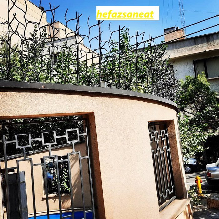 حفاظ کشی روی دیوار