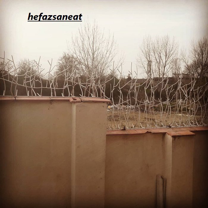 بررسی قیمت حفاظ شاخ گوزنی بالای دیوار در کرج