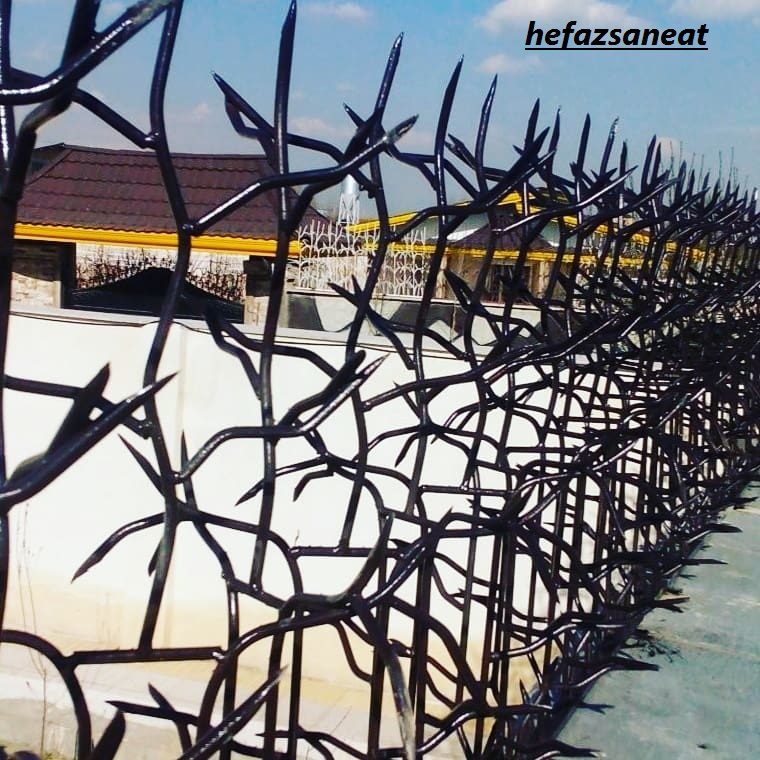 تولید حفاظ آهنی شاخ گوزنی روی دیوار