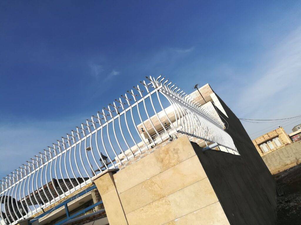 حفاظ روی دیوار