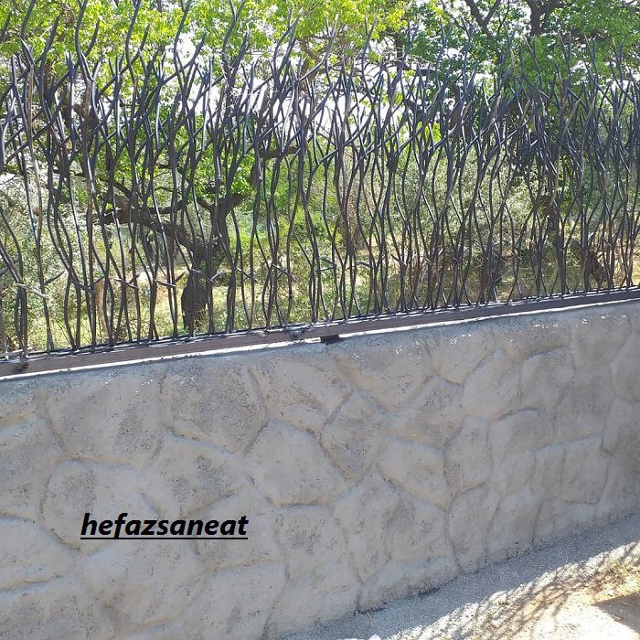 حفاظ روی دیوار