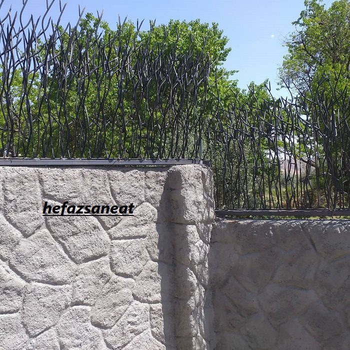 حفاظ بالای دیوار 