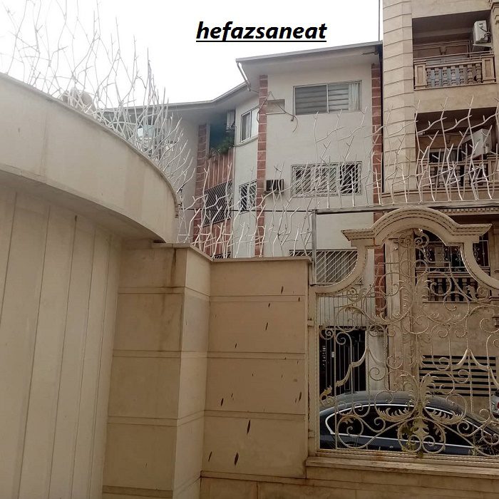 محافظ کشی بالای دیوار 