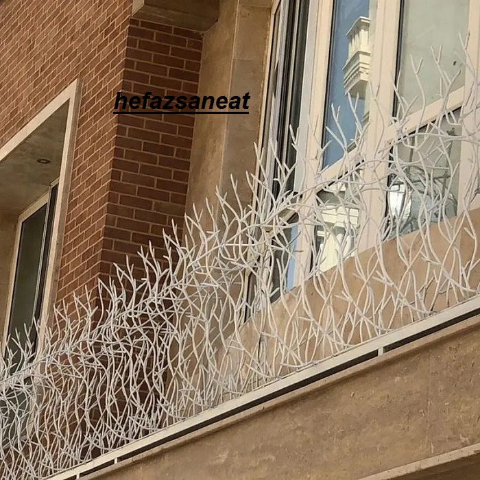 حفاظ شاخ گوزنی روی دیوار 