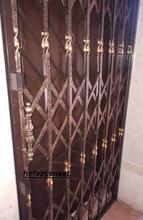 محافظ کرکره ای درب منزل