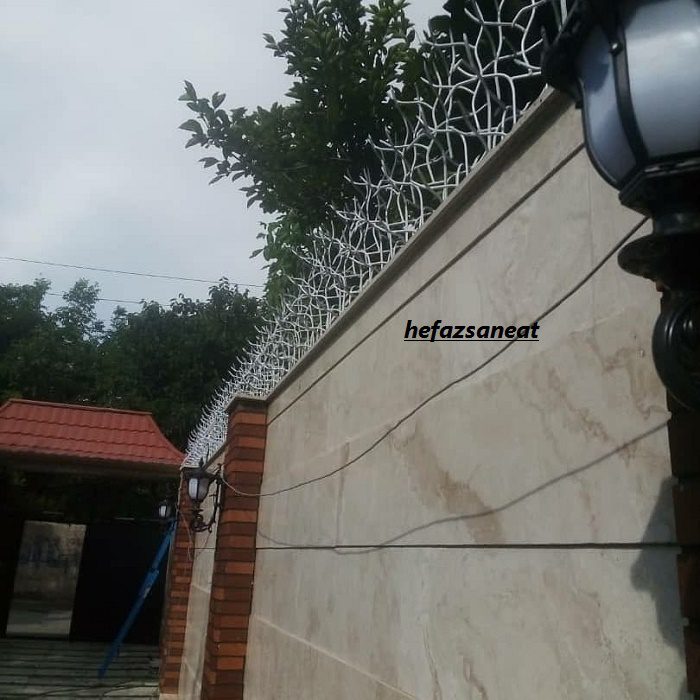 تولید حفاظ شاخ گوزنی غیر قابل نفوذ بالای دیوار