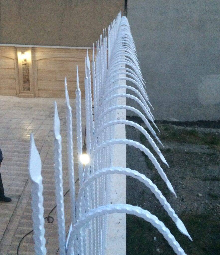 حفاظ روی دیوار 
