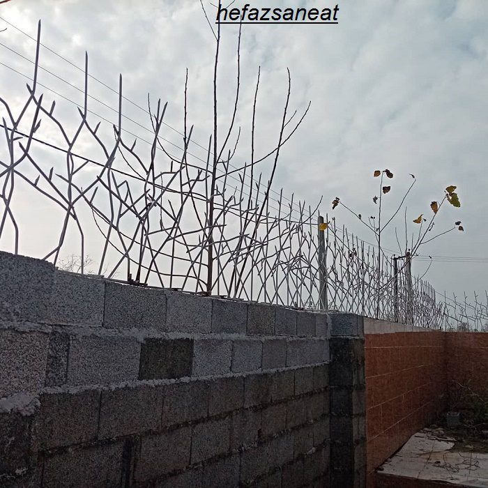 کاربرد حفاظ آهنی شاخ گوزنی غیر قابل عبور بالای دیوار چیست؟