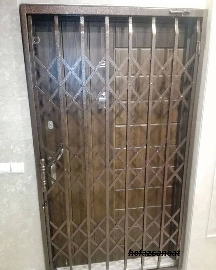 حفاظ آهنی درب منزل 