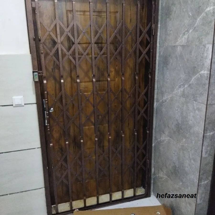 درب محافظ آهنی آپارتمان