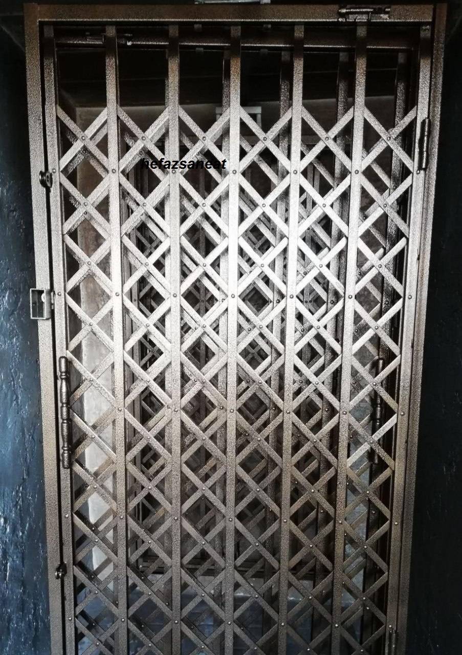 نصب محافظ درب آکاردئونی
