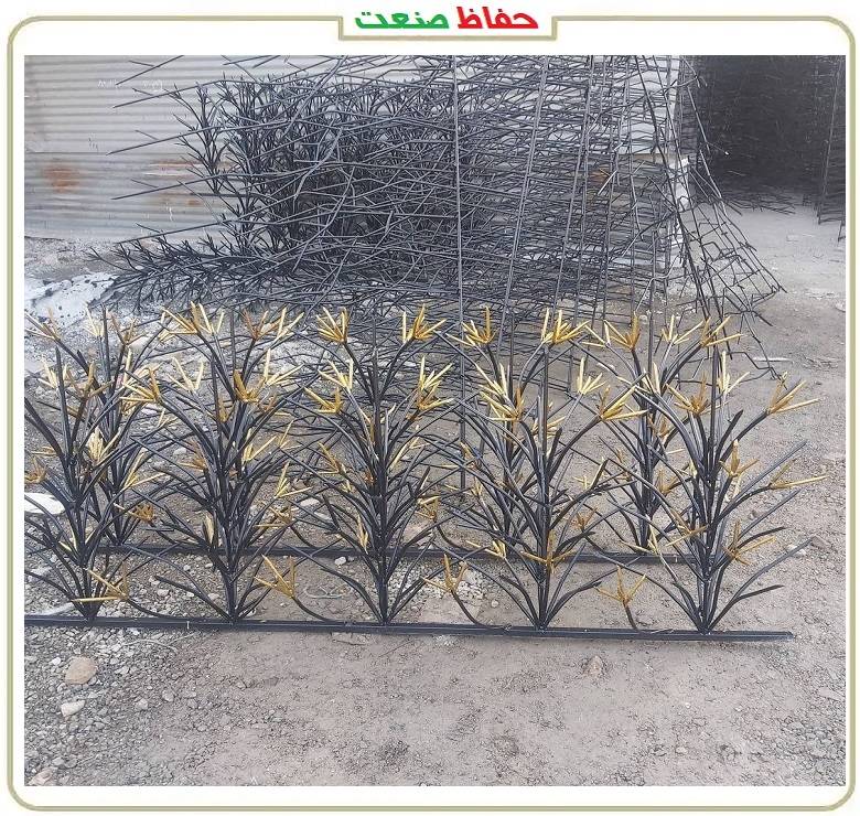 حفاظ مدرن بالای دیوار 