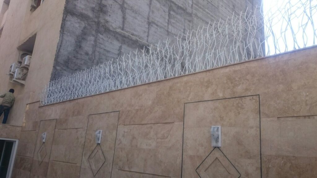 نرده کشی دور حیاط