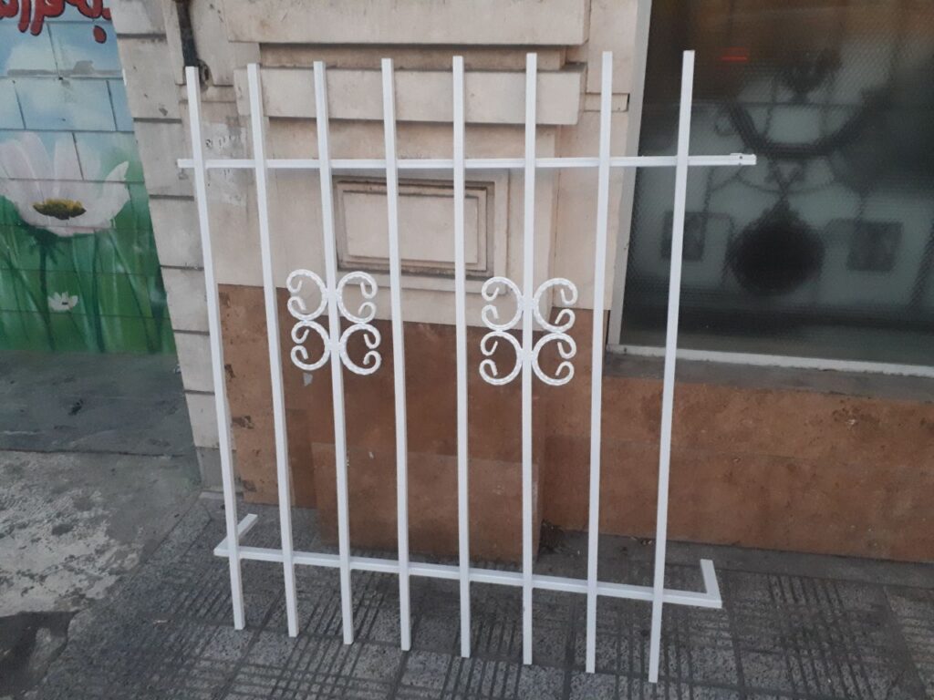 چگونه می‌توانم حفاظ پنجره ساده و زیبا را پیدا کنم؟