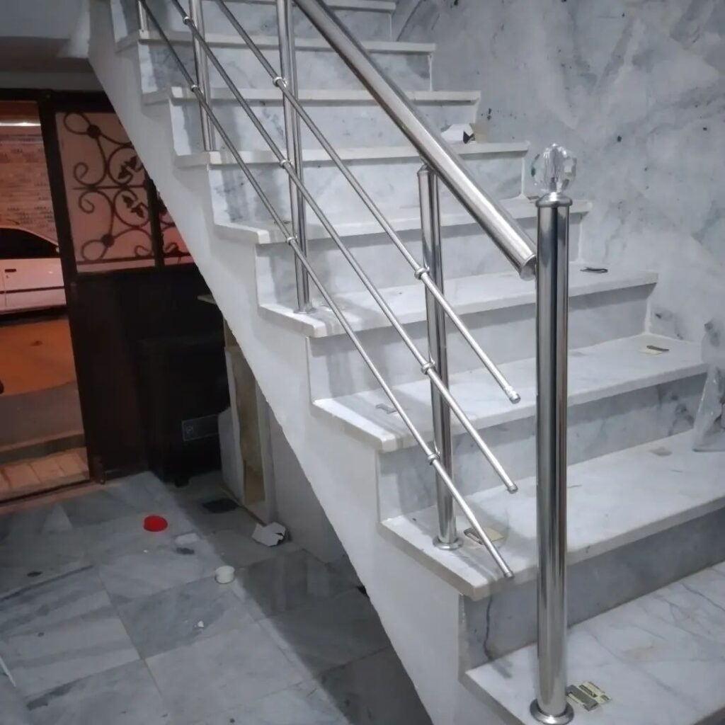 تاثیر نرده استیل بر جلوگیری از ورود افراد به داخل