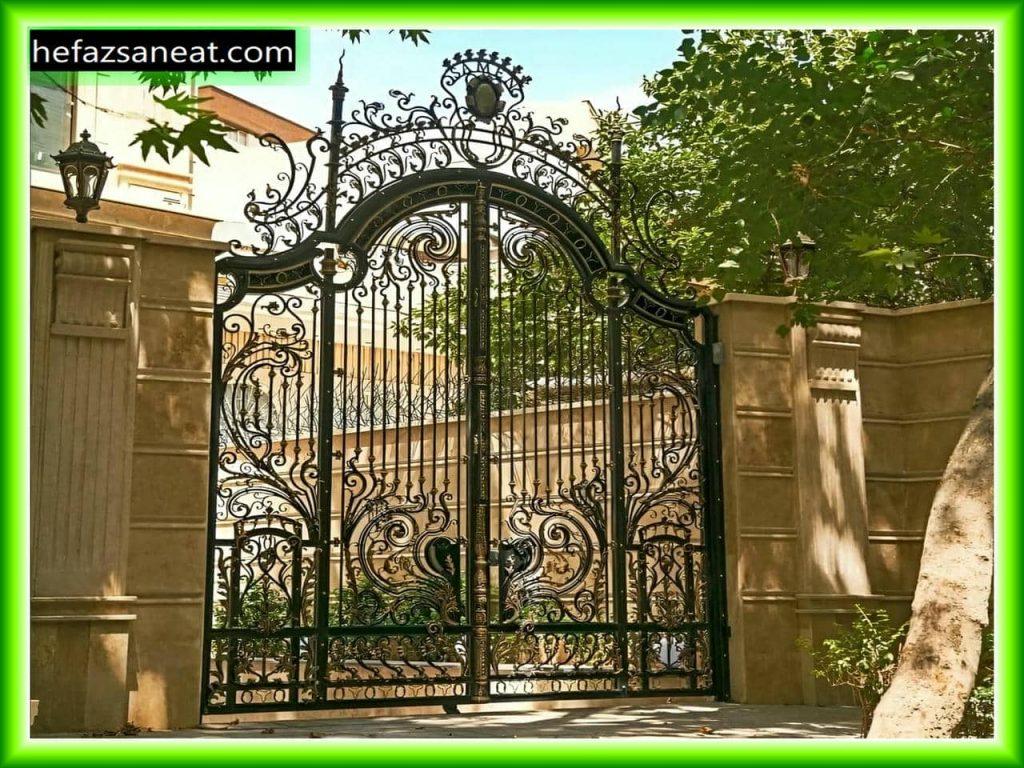 انواع درب‌های آهنی و فرفورژه برای ساختمان‌ها