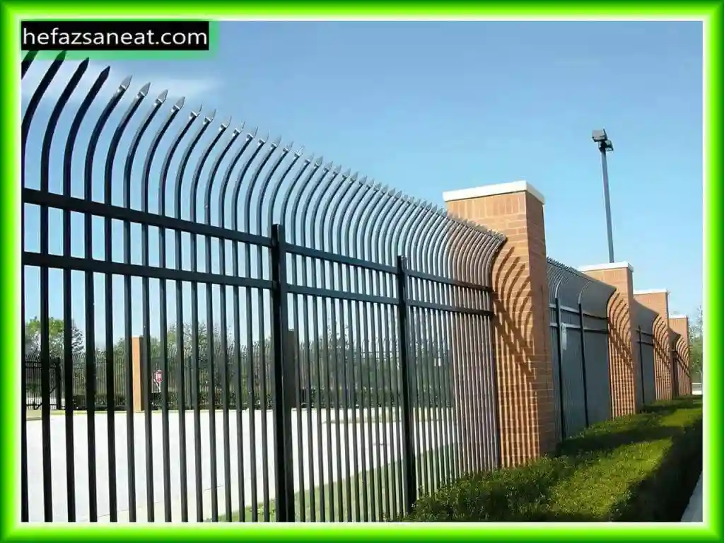 نرده روی دیوار با طراحی حرفه&zwnj;ای و امنیت بالا از حفاظ صنعت
