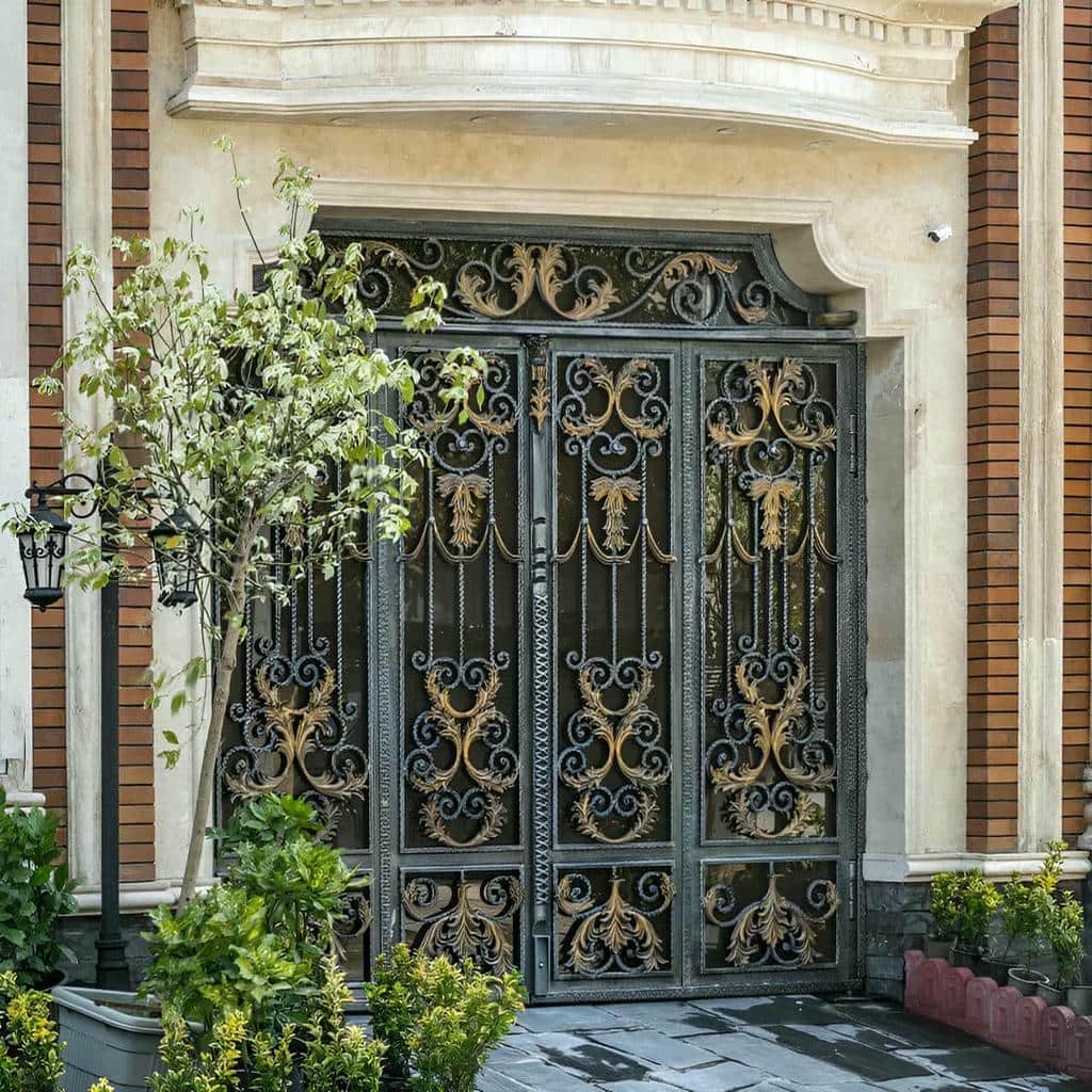 درب حیاط در ساوه
