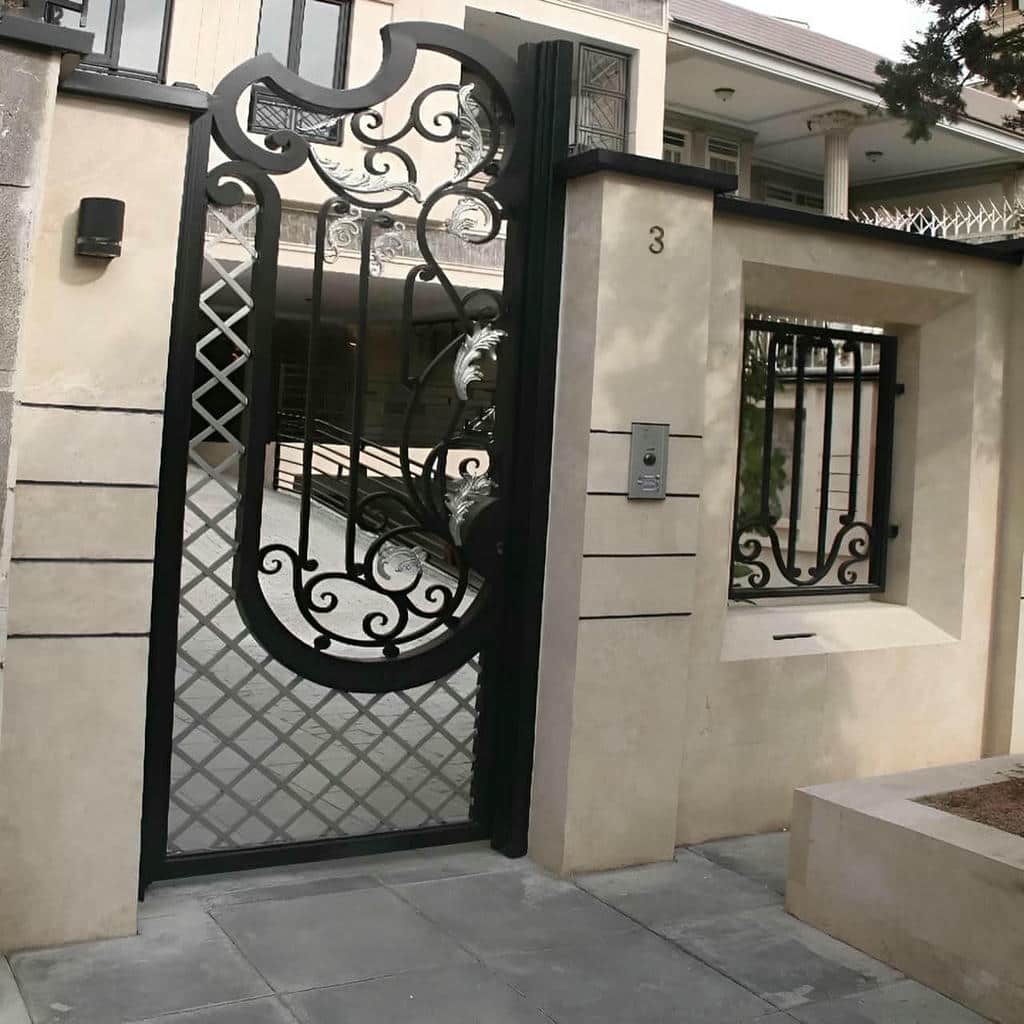 درب حیاط در نیشابور