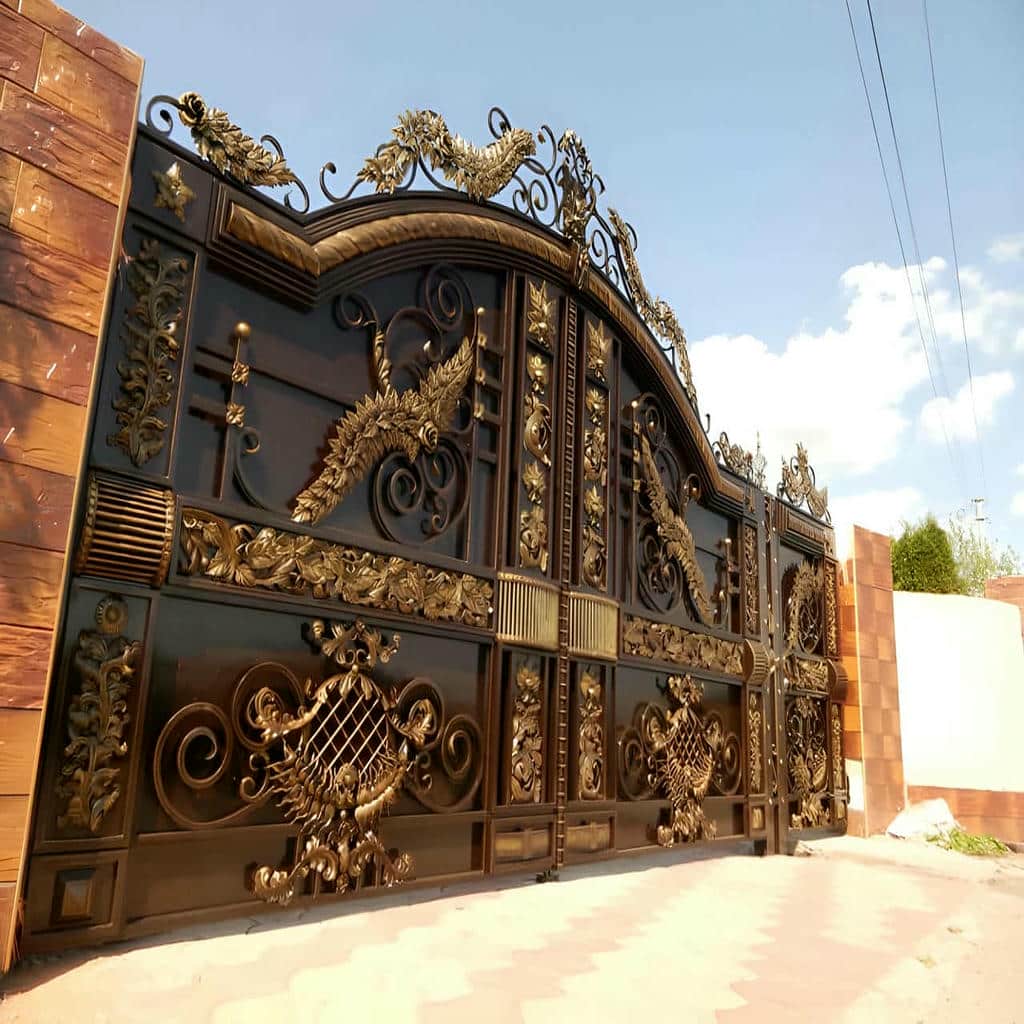درب حیاط در ایلام