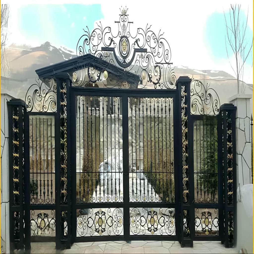 درب حیاط در مریوان