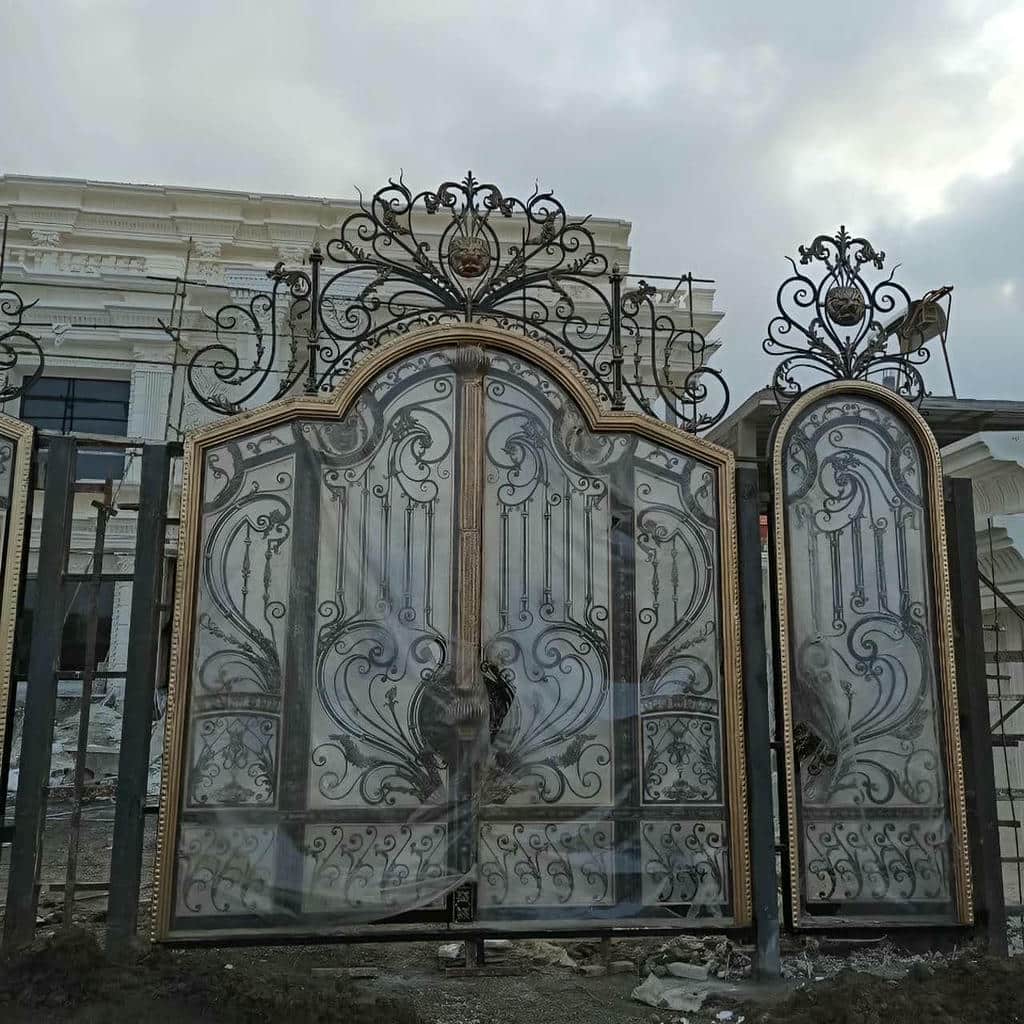درب حیاط در سمنان