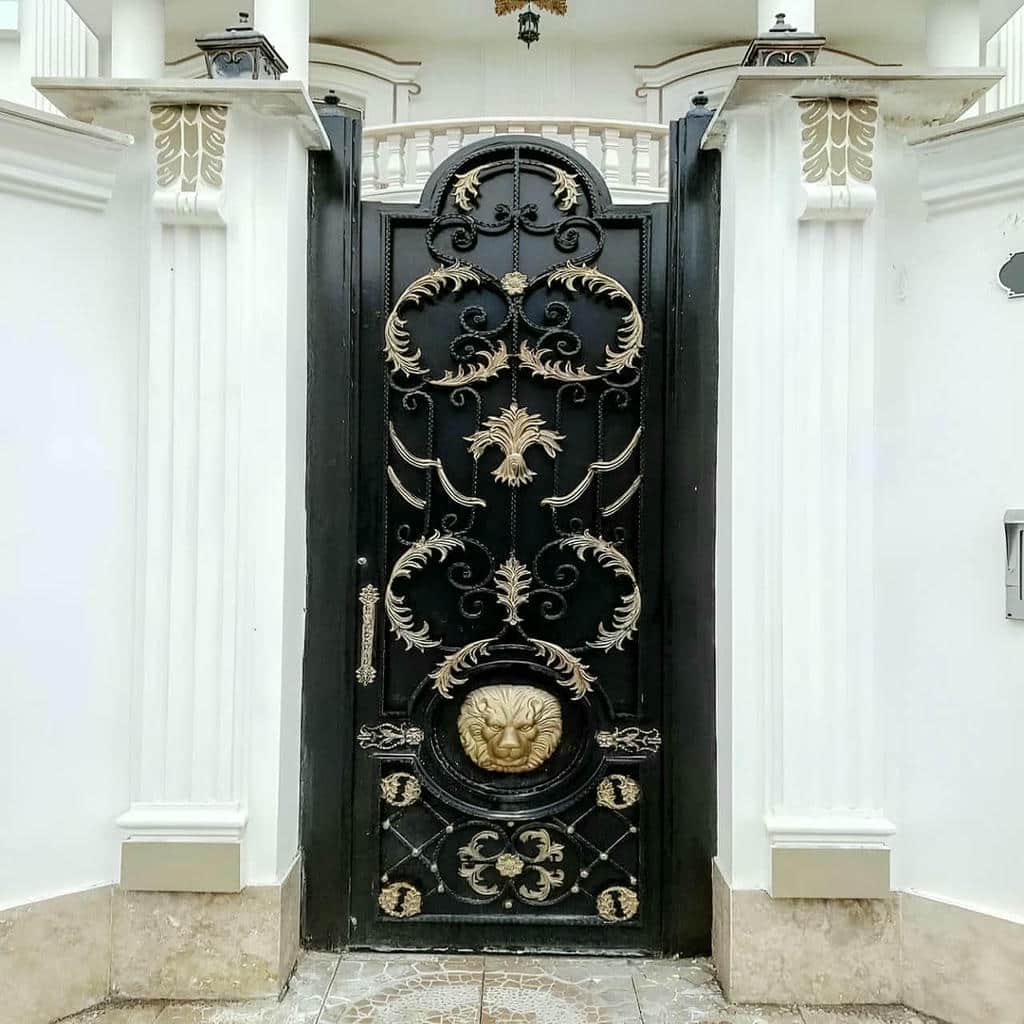 درب حیاط در بیرجند