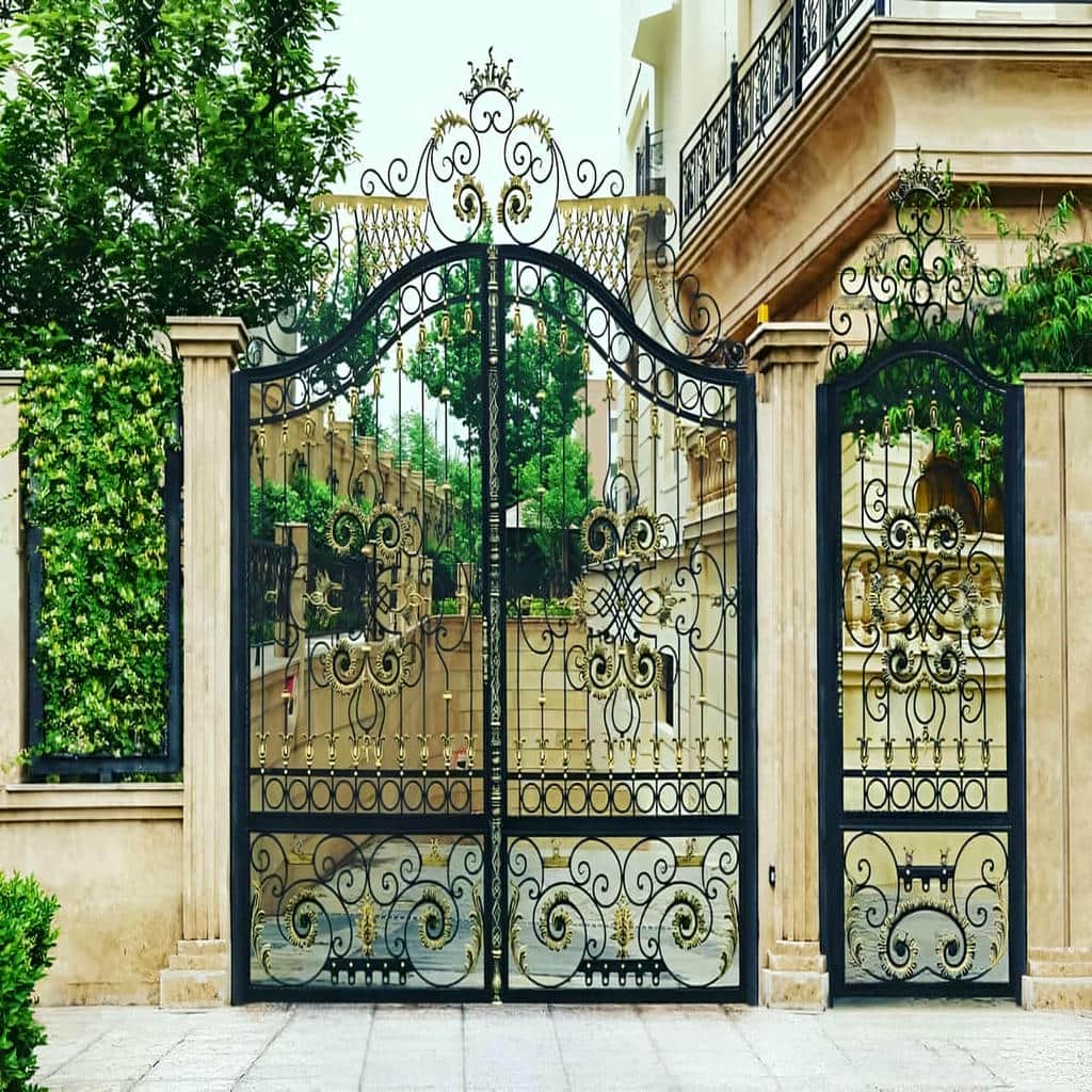 درب حیاط در ایرانشهر