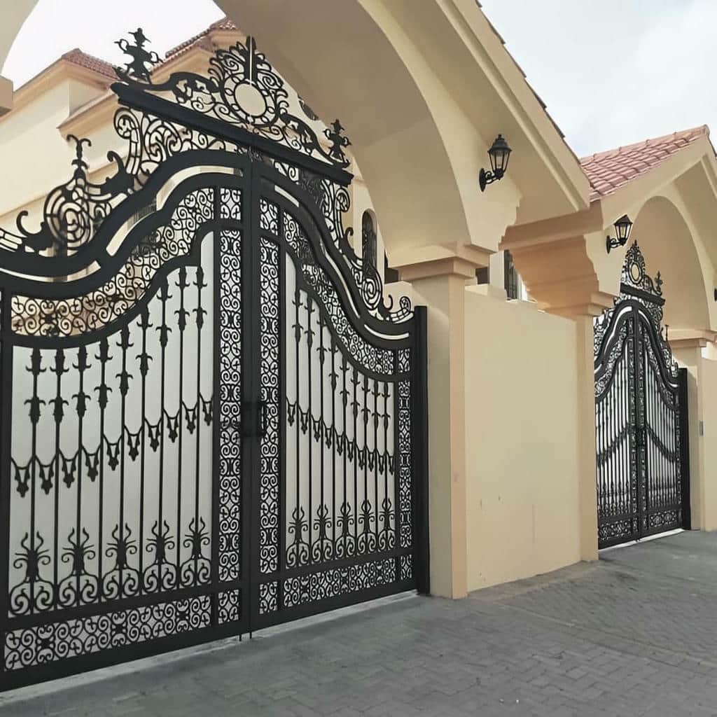 درب حیاط در سقز