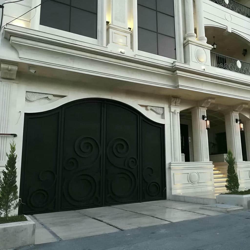 نصب درب حیاط فرفورژه در لواسان