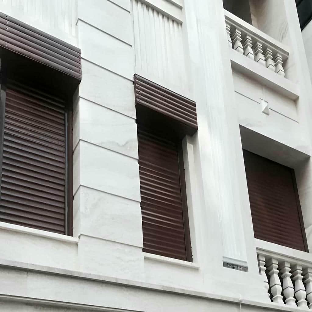 نصب کرکره برقی پارکینگ در بومهن