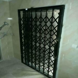 درب حفاظ آکاردئونی در سبزوار