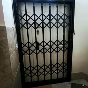 درب حفاظ آکاردئونی در شهرکرد