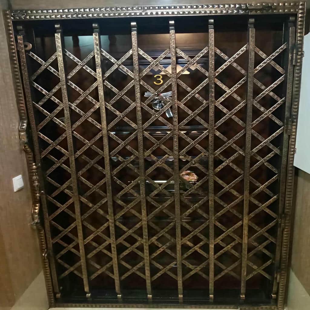 درب حفاظ آکاردئونی در بیرجند