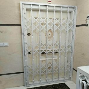 درب حفاظ آکاردئونی در قم
