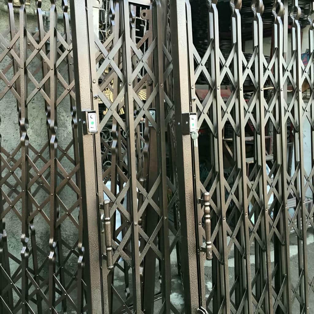 درب حفاظ آکاردئونی در مشهد