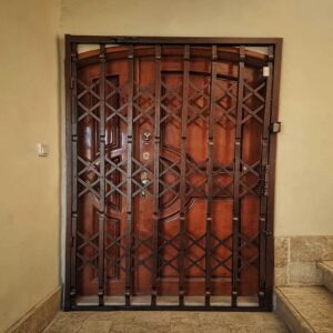 درب حفاظ آکاردئونی در فشم