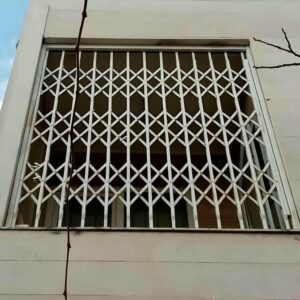 درب حفاظ آکاردئونی در رفسنجان