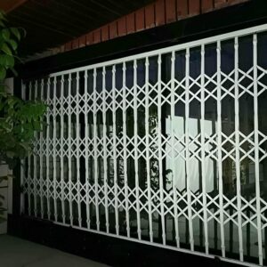 درب حفاظ آکاردئونی در بجنورد
