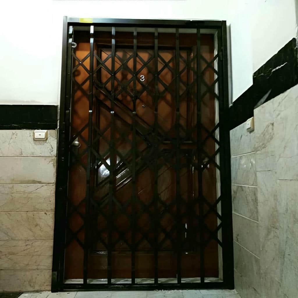 نصب درب حفاظ آکاردئونی چهارگل در رامسر