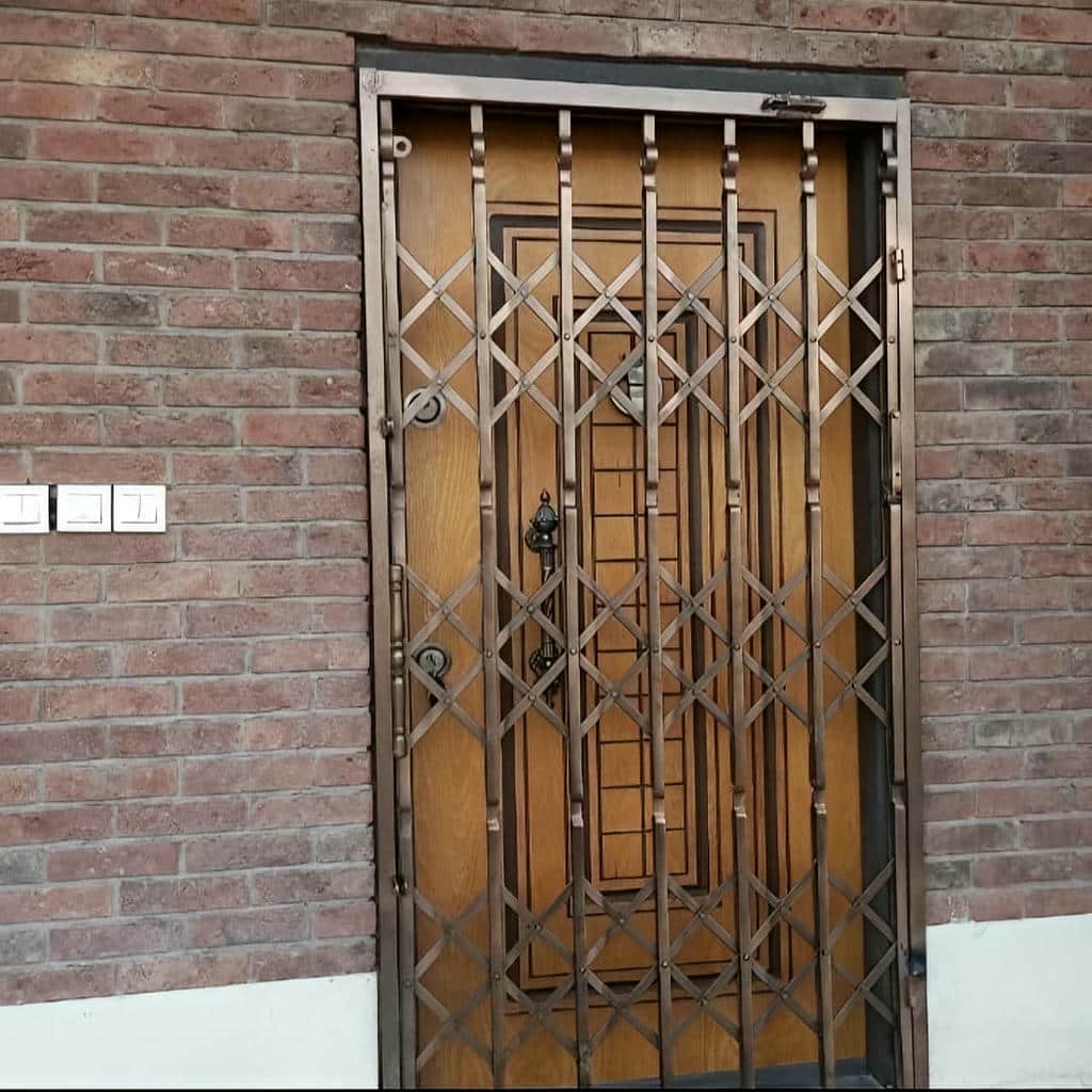 کارخانه درب حفاظ آکاردئونی با پوشش ضدزنگ در بیرجند