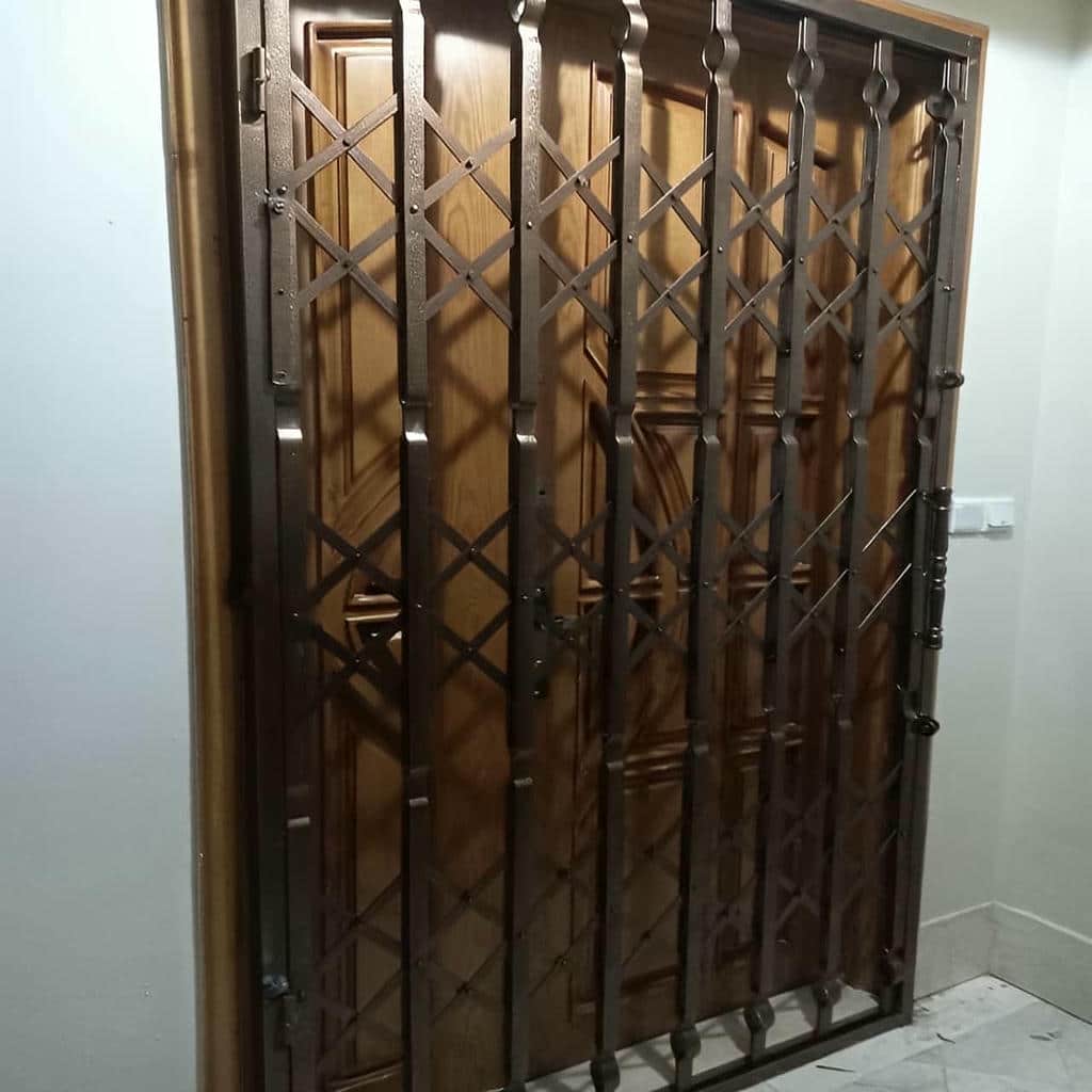 نصب درب حفاظ آکاردئونی چهارگل در مهرشهر کرج