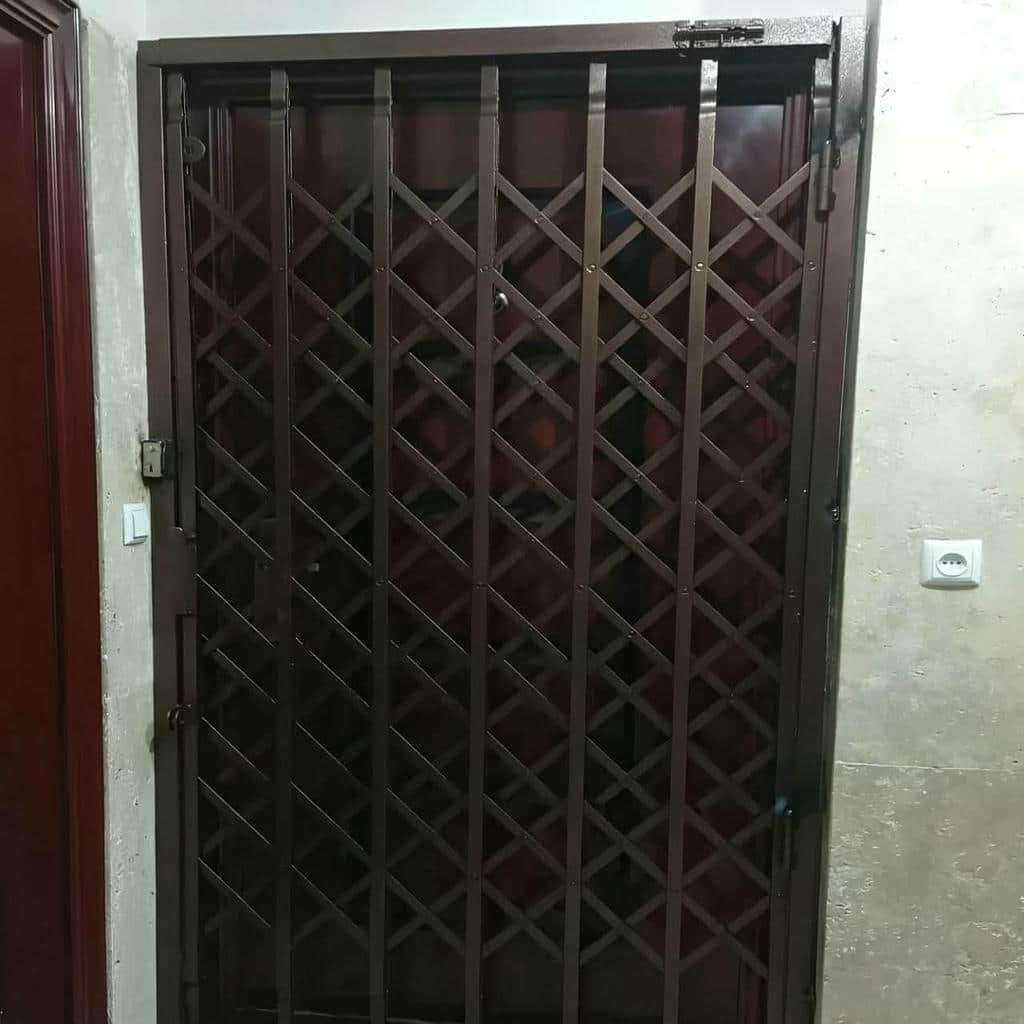نصب درب حفاظ آکاردئونی تمام گل در بندرعباس