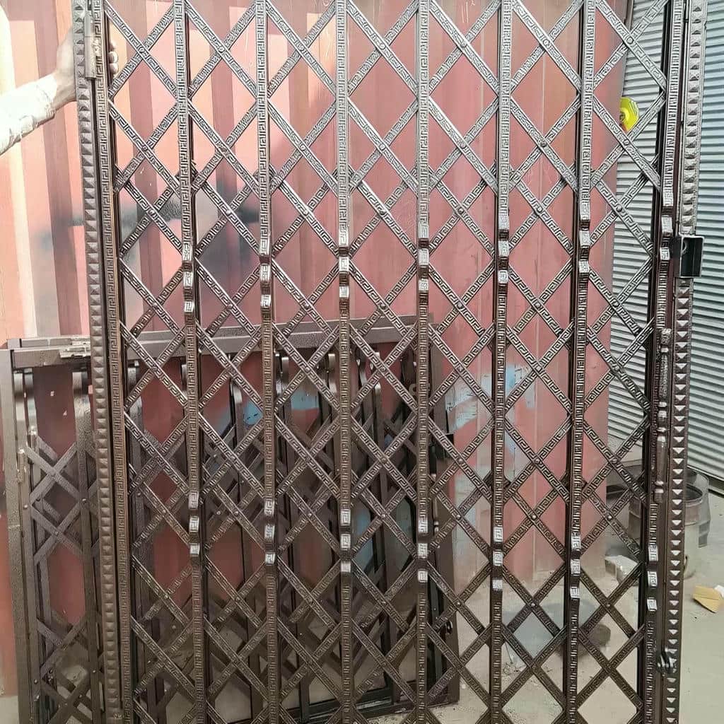 درب حفاظ آکاردئونی در چالوس