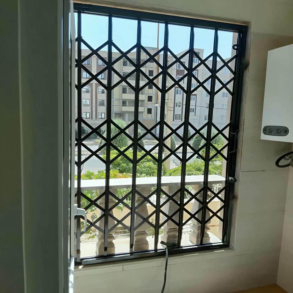 درب حفاظ آکاردئونی در استان خوزستان