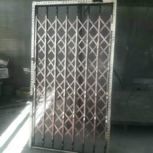 درب حفاظ آکاردئونی در بندر دیلم