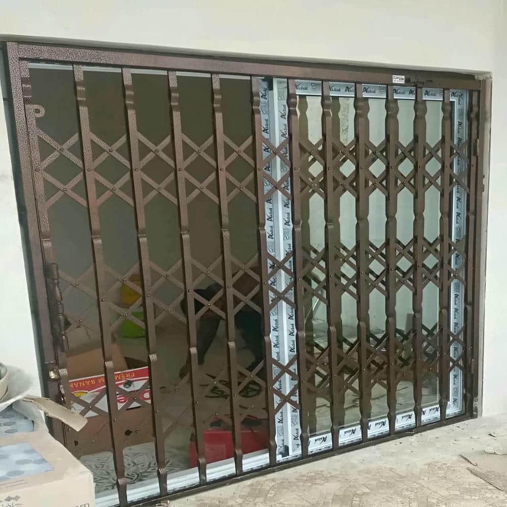 نصب درب حفاظ آکاردئونی چهارگل در نوشهر