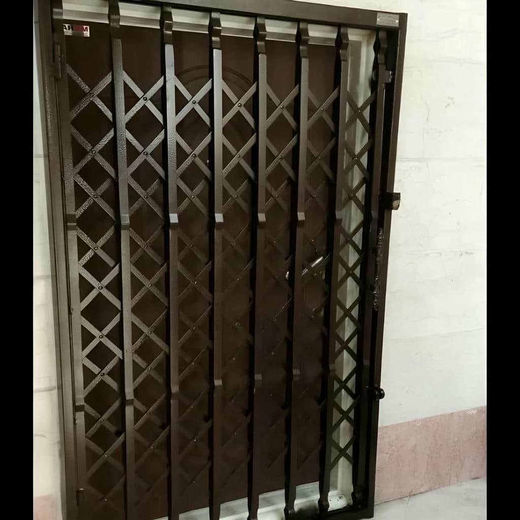 درب حفاظ آکاردئونی در لواسان