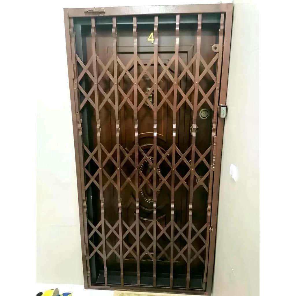 نصب درب حفاظ آکاردئونی با یراق ایمن در طالقان